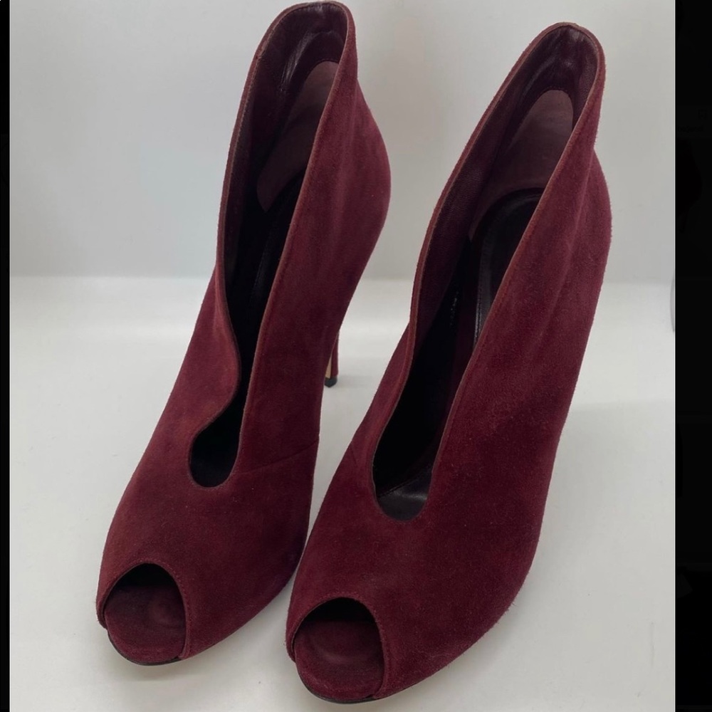 🖤🖤Gianvito Rossi Burgundy Suede V Neck Booties🖤🖤 Black Friday